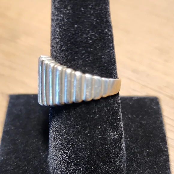 Silver Ribbed Ring - Picture 5 of 7